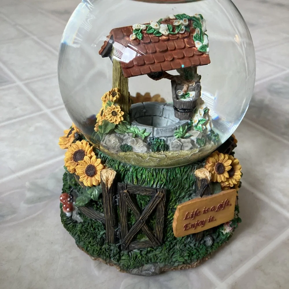 Herco Professional Gift snow globe Musical Everything Is Beautiful‎ Wishing Well
